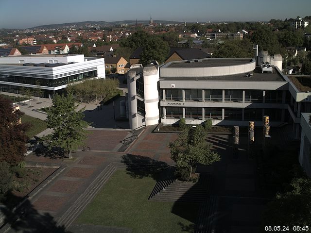 Foto der Webcam: Verwaltungsgebäude, Innenhof mit Audimax, Hörsaal-Gebäude 1