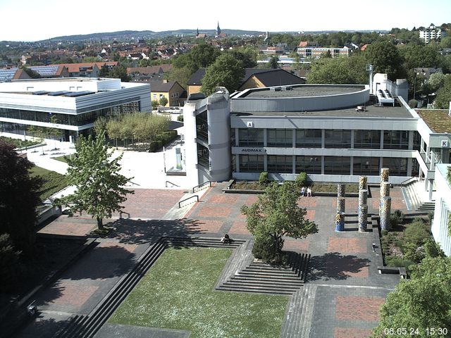 Foto der Webcam: Verwaltungsgebäude, Innenhof mit Audimax, Hörsaal-Gebäude 1