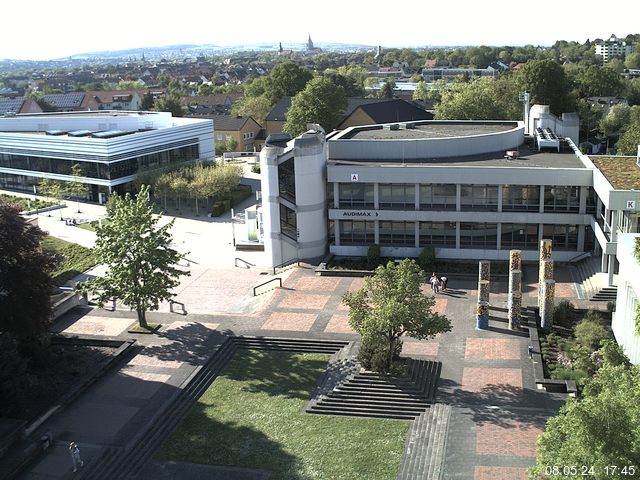 Foto der Webcam: Verwaltungsgebäude, Innenhof mit Audimax, Hörsaal-Gebäude 1