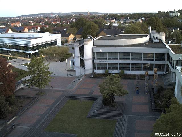 Foto der Webcam: Verwaltungsgebäude, Innenhof mit Audimax, Hörsaal-Gebäude 1