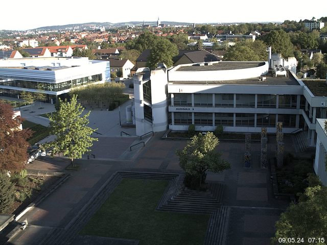 Foto der Webcam: Verwaltungsgebäude, Innenhof mit Audimax, Hörsaal-Gebäude 1