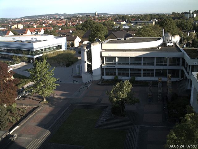 Foto der Webcam: Verwaltungsgebäude, Innenhof mit Audimax, Hörsaal-Gebäude 1