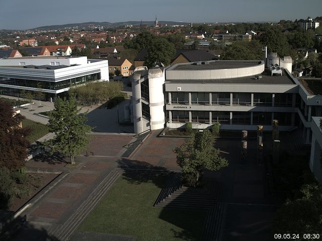 Foto der Webcam: Verwaltungsgebäude, Innenhof mit Audimax, Hörsaal-Gebäude 1