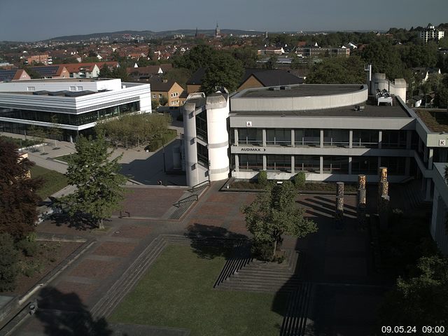 Foto der Webcam: Verwaltungsgebäude, Innenhof mit Audimax, Hörsaal-Gebäude 1