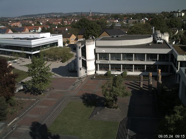 Foto der Webcam: Verwaltungsgebäude, Innenhof mit Audimax, Hörsaal-Gebäude 1