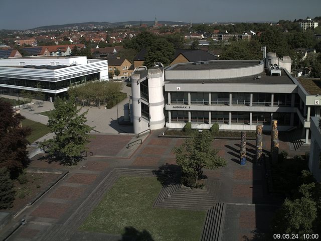 Foto der Webcam: Verwaltungsgebäude, Innenhof mit Audimax, Hörsaal-Gebäude 1