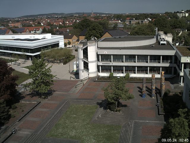 Foto der Webcam: Verwaltungsgebäude, Innenhof mit Audimax, Hörsaal-Gebäude 1