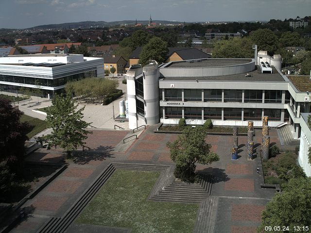 Foto der Webcam: Verwaltungsgebäude, Innenhof mit Audimax, Hörsaal-Gebäude 1