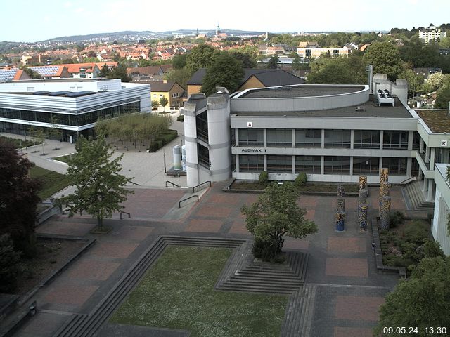 Foto der Webcam: Verwaltungsgebäude, Innenhof mit Audimax, Hörsaal-Gebäude 1