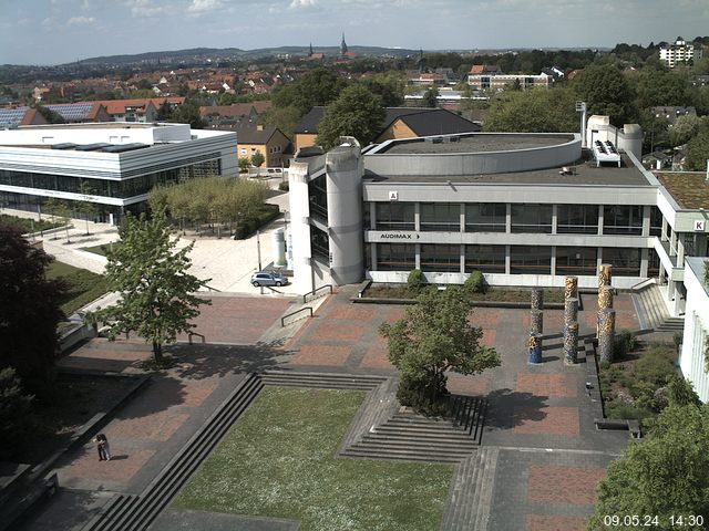 Foto der Webcam: Verwaltungsgebäude, Innenhof mit Audimax, Hörsaal-Gebäude 1