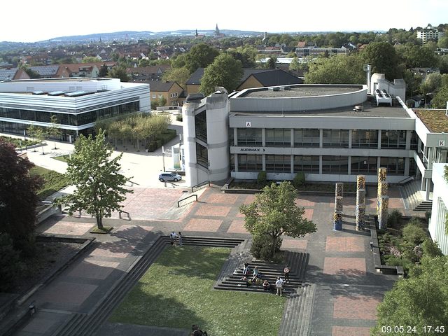 Foto der Webcam: Verwaltungsgebäude, Innenhof mit Audimax, Hörsaal-Gebäude 1