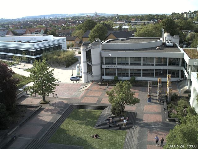 Foto der Webcam: Verwaltungsgebäude, Innenhof mit Audimax, Hörsaal-Gebäude 1