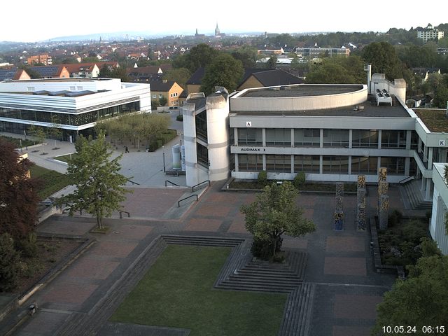 Foto der Webcam: Verwaltungsgebäude, Innenhof mit Audimax, Hörsaal-Gebäude 1