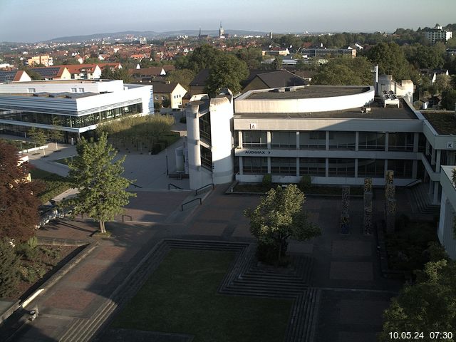 Foto der Webcam: Verwaltungsgebäude, Innenhof mit Audimax, Hörsaal-Gebäude 1