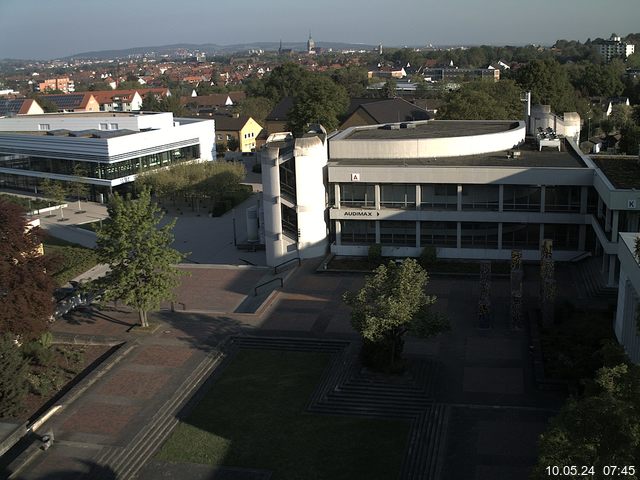 Foto der Webcam: Verwaltungsgebäude, Innenhof mit Audimax, Hörsaal-Gebäude 1