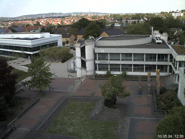 Foto der Webcam: Verwaltungsgebäude, Innenhof mit Audimax, Hörsaal-Gebäude 1