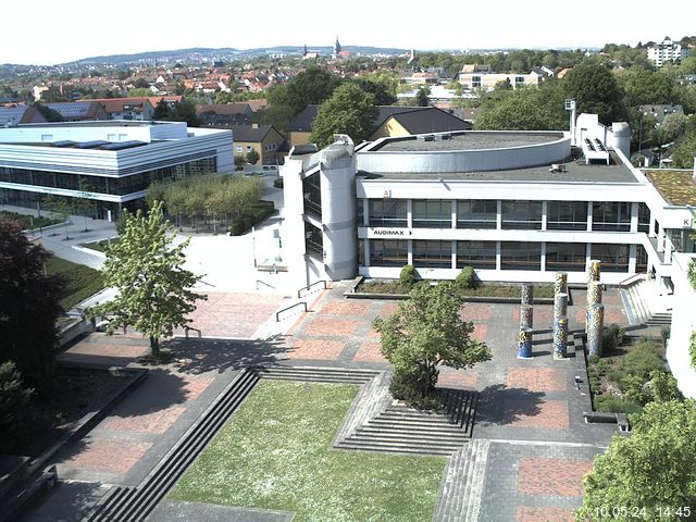 Foto der Webcam: Verwaltungsgebäude, Innenhof mit Audimax, Hörsaal-Gebäude 1