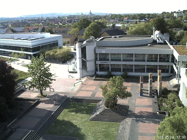 Foto der Webcam: Verwaltungsgebäude, Innenhof mit Audimax, Hörsaal-Gebäude 1