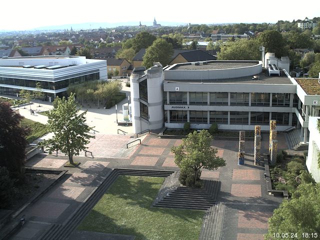 Foto der Webcam: Verwaltungsgebäude, Innenhof mit Audimax, Hörsaal-Gebäude 1