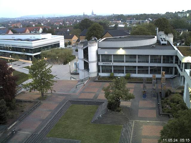 Foto der Webcam: Verwaltungsgebäude, Innenhof mit Audimax, Hörsaal-Gebäude 1