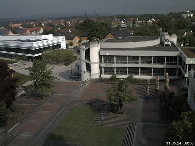 Foto der Webcam: Verwaltungsgebäude, Innenhof mit Audimax, Hörsaal-Gebäude 1