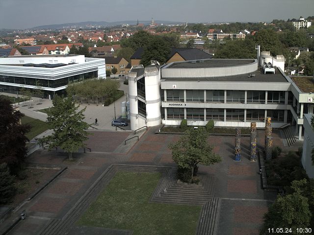 Foto der Webcam: Verwaltungsgebäude, Innenhof mit Audimax, Hörsaal-Gebäude 1