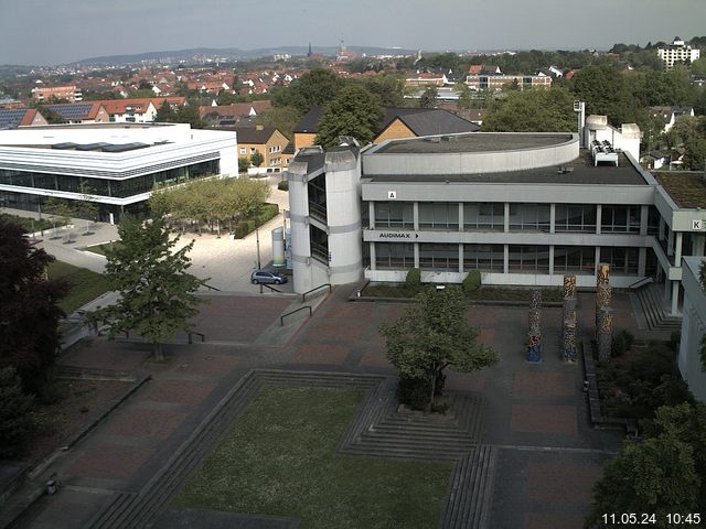 Foto der Webcam: Verwaltungsgebäude, Innenhof mit Audimax, Hörsaal-Gebäude 1