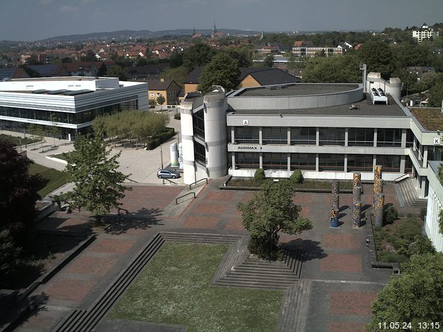 Foto der Webcam: Verwaltungsgebäude, Innenhof mit Audimax, Hörsaal-Gebäude 1