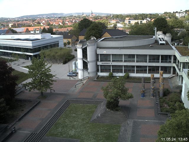 Foto der Webcam: Verwaltungsgebäude, Innenhof mit Audimax, Hörsaal-Gebäude 1