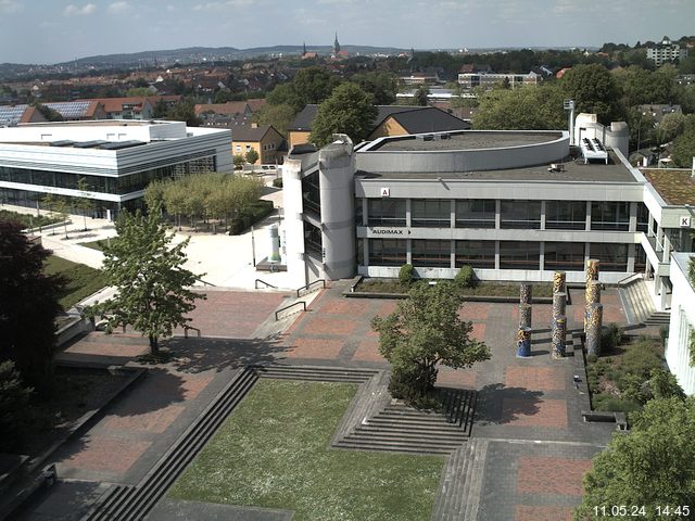 Foto der Webcam: Verwaltungsgebäude, Innenhof mit Audimax, Hörsaal-Gebäude 1