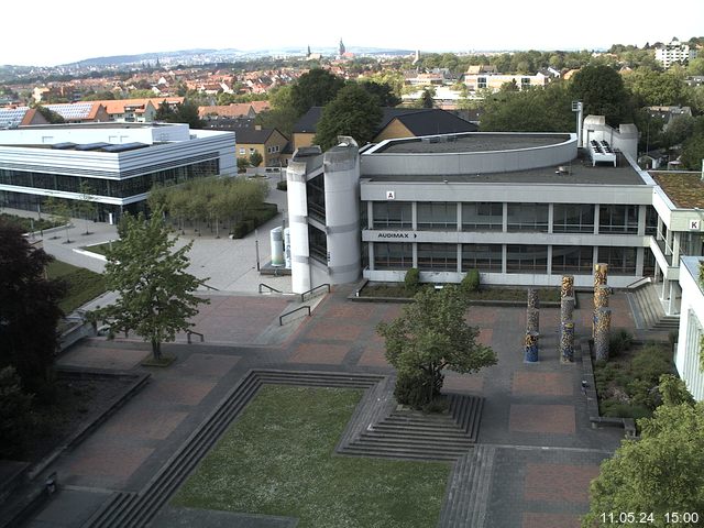 Foto der Webcam: Verwaltungsgebäude, Innenhof mit Audimax, Hörsaal-Gebäude 1