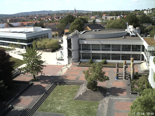 Foto der Webcam: Verwaltungsgebäude, Innenhof mit Audimax, Hörsaal-Gebäude 1