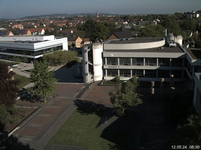 Foto der Webcam: Verwaltungsgebäude, Innenhof mit Audimax, Hörsaal-Gebäude 1