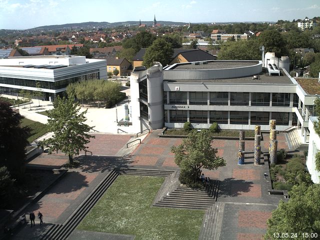 Foto der Webcam: Verwaltungsgebäude, Innenhof mit Audimax, Hörsaal-Gebäude 1