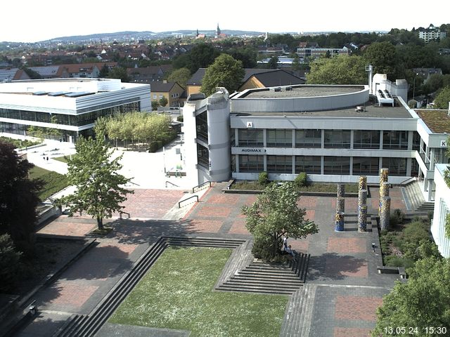 Foto der Webcam: Verwaltungsgebäude, Innenhof mit Audimax, Hörsaal-Gebäude 1