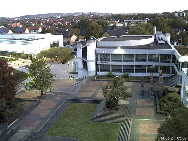 Foto der Webcam: Verwaltungsgebäude, Innenhof mit Audimax, Hörsaal-Gebäude 1