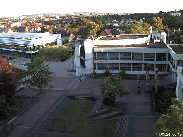 Foto der Webcam: Verwaltungsgebäude, Innenhof mit Audimax, Hörsaal-Gebäude 1