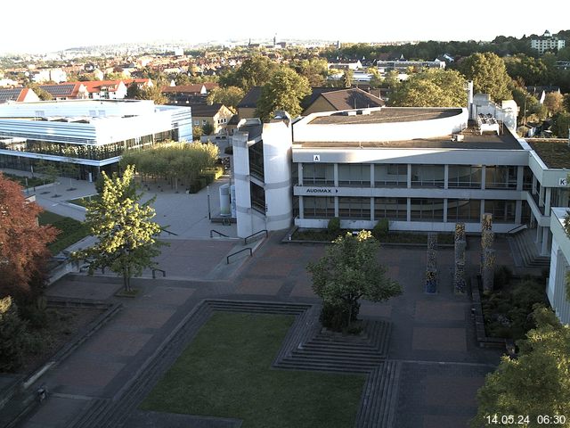 Foto der Webcam: Verwaltungsgebäude, Innenhof mit Audimax, Hörsaal-Gebäude 1