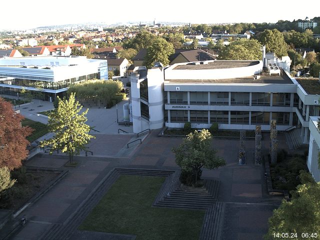 Foto der Webcam: Verwaltungsgebäude, Innenhof mit Audimax, Hörsaal-Gebäude 1