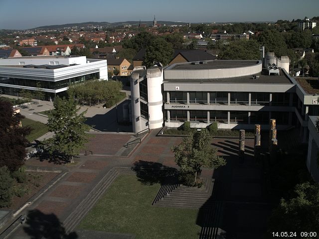 Foto der Webcam: Verwaltungsgebäude, Innenhof mit Audimax, Hörsaal-Gebäude 1