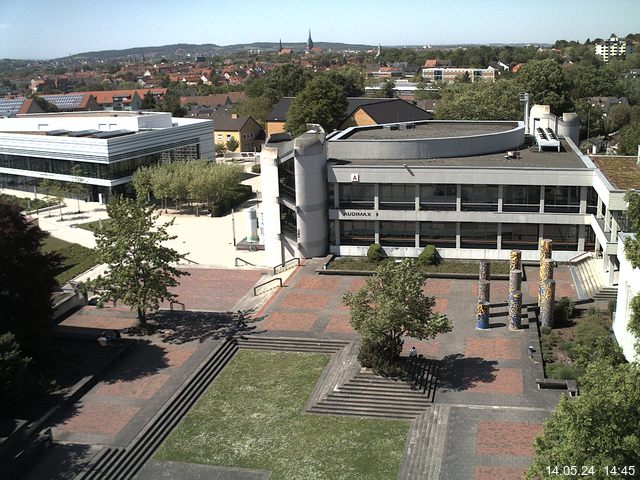 Foto der Webcam: Verwaltungsgebäude, Innenhof mit Audimax, Hörsaal-Gebäude 1