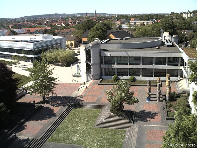 Foto der Webcam: Verwaltungsgebäude, Innenhof mit Audimax, Hörsaal-Gebäude 1