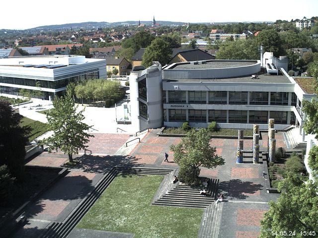 Foto der Webcam: Verwaltungsgebäude, Innenhof mit Audimax, Hörsaal-Gebäude 1