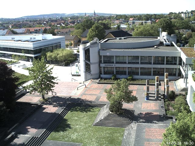 Foto der Webcam: Verwaltungsgebäude, Innenhof mit Audimax, Hörsaal-Gebäude 1