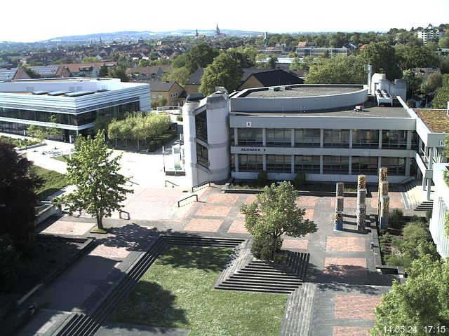 Foto der Webcam: Verwaltungsgebäude, Innenhof mit Audimax, Hörsaal-Gebäude 1