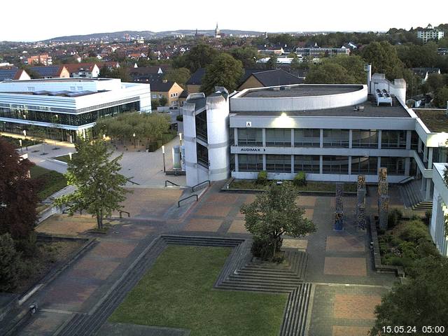 Foto der Webcam: Verwaltungsgebäude, Innenhof mit Audimax, Hörsaal-Gebäude 1