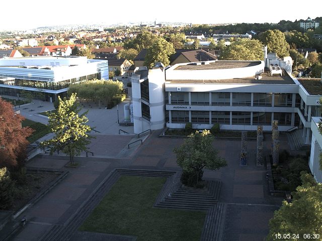 Foto der Webcam: Verwaltungsgebäude, Innenhof mit Audimax, Hörsaal-Gebäude 1