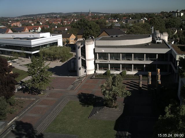 Foto der Webcam: Verwaltungsgebäude, Innenhof mit Audimax, Hörsaal-Gebäude 1