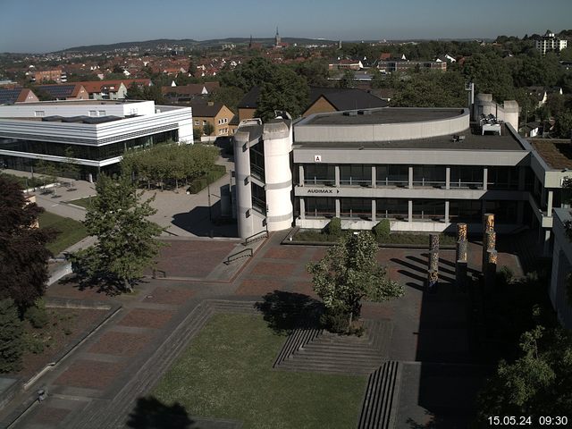 Foto der Webcam: Verwaltungsgebäude, Innenhof mit Audimax, Hörsaal-Gebäude 1