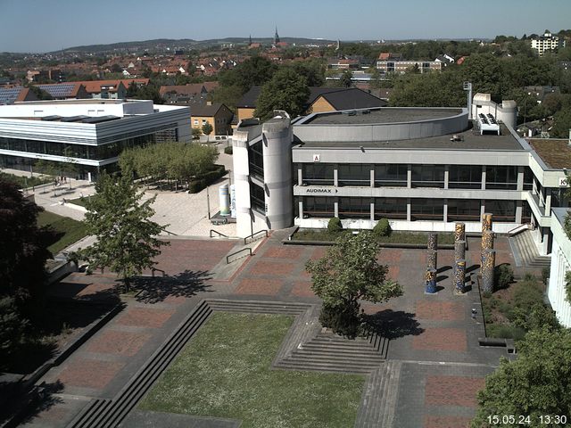 Foto der Webcam: Verwaltungsgebäude, Innenhof mit Audimax, Hörsaal-Gebäude 1